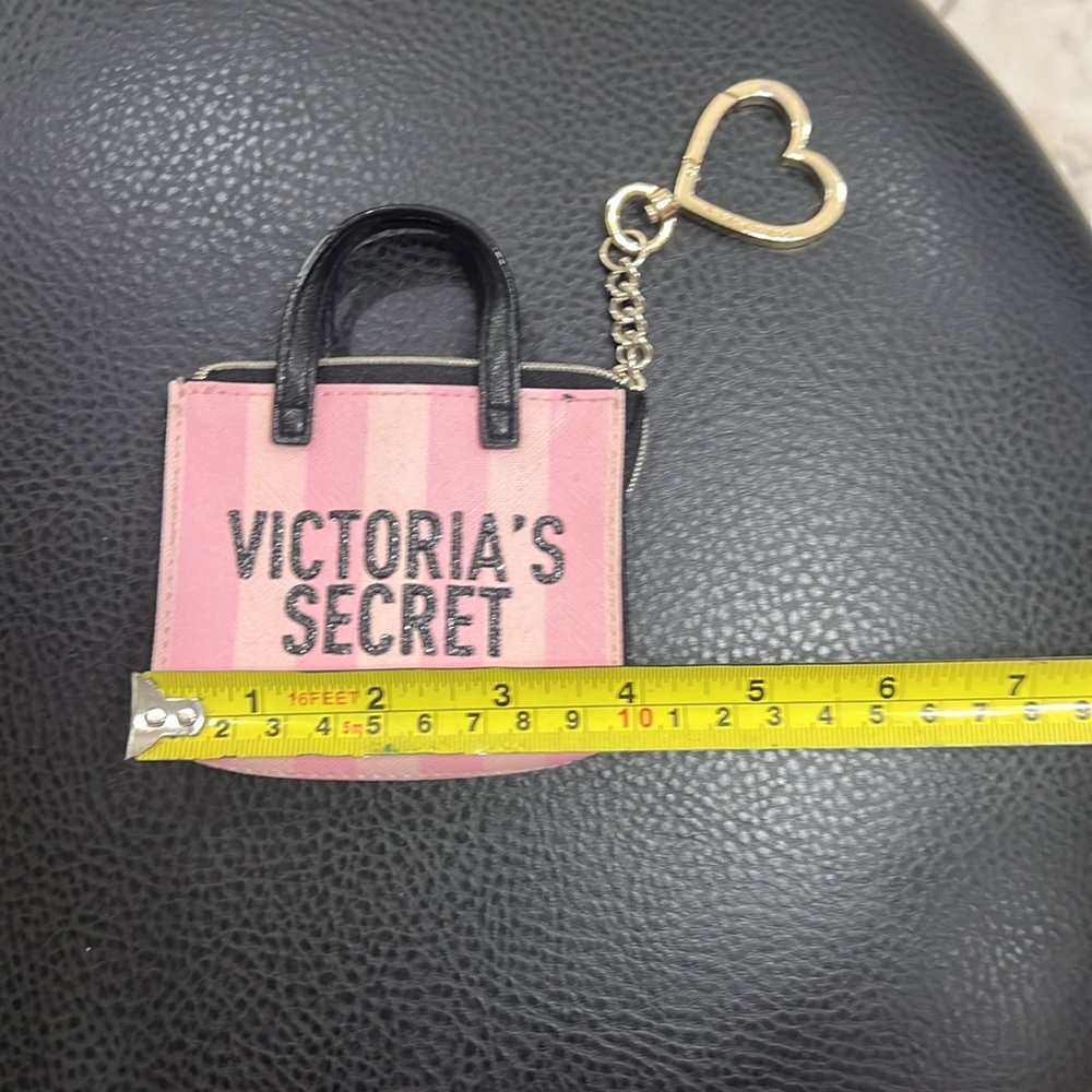 Victoria’s Secret - Picture 9 of 10